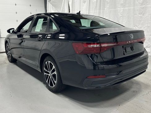 Used 2025 Volkswagen Jetta Sport image 5
