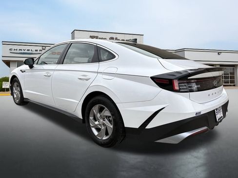 Used 2025 Hyundai Sonata SE image 3