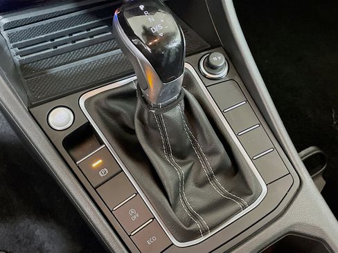 Used 2025 Volkswagen Jetta SE image 24