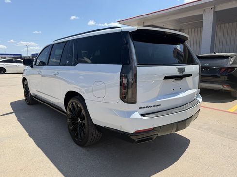 Used 2026 Cadillac Escalade ESV Platinum Sport w/ LPO, ONYX Package AWD/4WD image 2