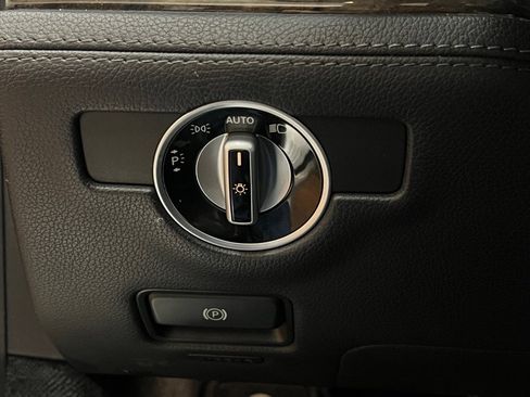 Used 2013 Mercedes-Benz SL 550 image 30