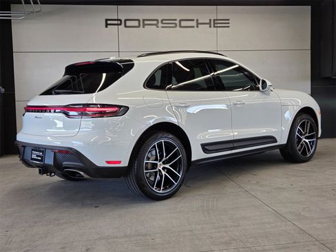 Used 2024 Porsche Macan image 6