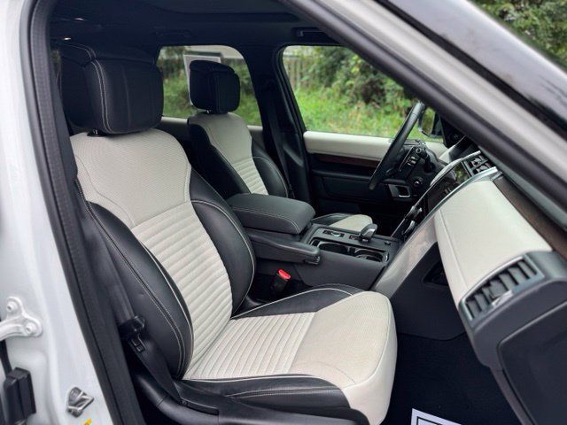 Used 2024 Land Rover Discovery Dynamic SE AWD/4WD image 20