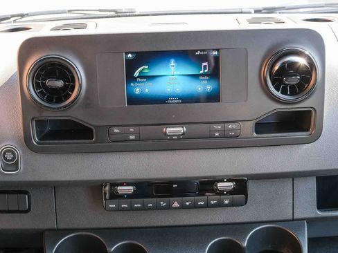 Used 2024 Mercedes-Benz Sprinter 2500 image 16