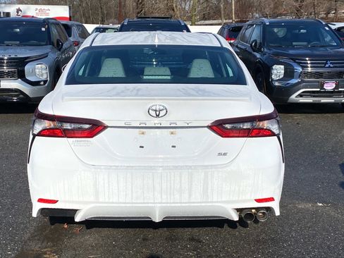 Used 2023 Toyota Camry SE image 4