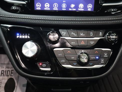 Used 2019 Chrysler Pacifica Limited w/ Advanced Safetytec Group FWD image 31