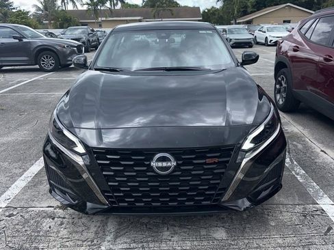 Used 2025 Nissan Altima 2.5 SR FWD image 2
