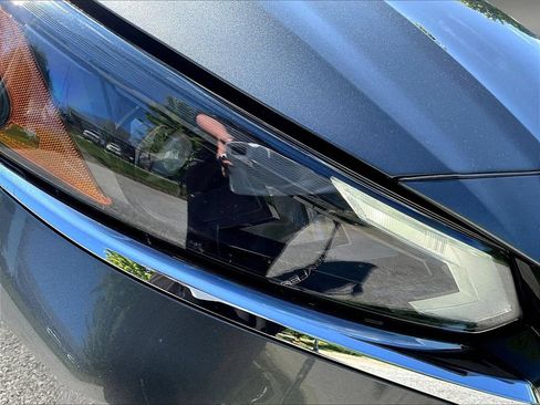 Used 2025 Nissan Altima 2.5 SV FWD image 31