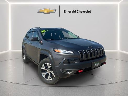 Used 2019 Jeep Cherokee Trailhawk w/ Comfort & Convenience Group AWD/4WD image 1