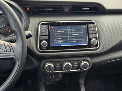 New 2025 Nissan Kicks Play S image 18