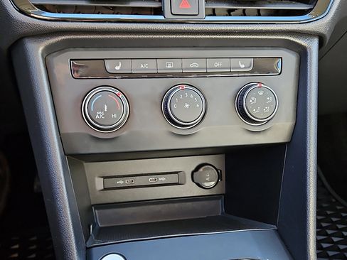 Certified 2022 Volkswagen Taos SE w/ IQ.Drive SE Package image 14