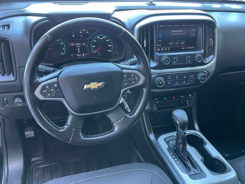 Used 2022 Chevrolet Colorado LT w/ Fleet Safety Package RWD image 10