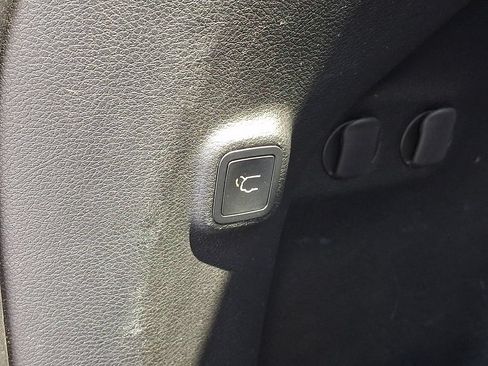Used 2019 Jeep Cherokee Limited AWD/4WD image 31
