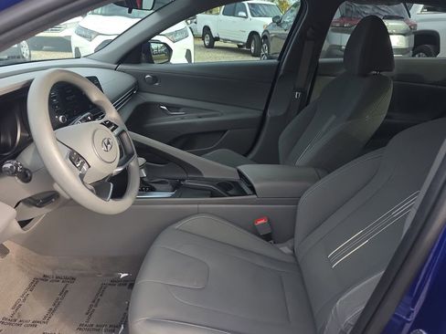 Used 2022 Hyundai Elantra SEL image 17