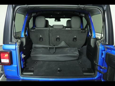 Used 2024 Jeep Wrangler Unlimited AWD/4WD image 13