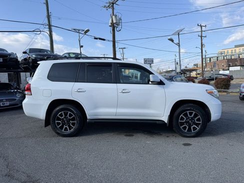 Used 2011 Toyota Land Cruiser image 6