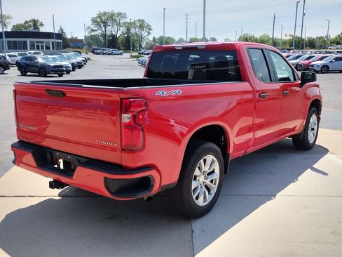 Used 2020 Chevrolet Silverado 1500 Custom w/ Custom Value Package AWD/4WD image 5