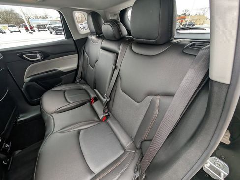 Used 2022 Jeep Compass Limited image 16