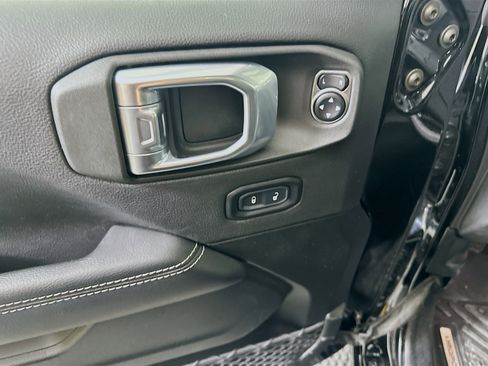 Used 2021 Jeep Wrangler Unlimited Sahara AWD/4WD image 15