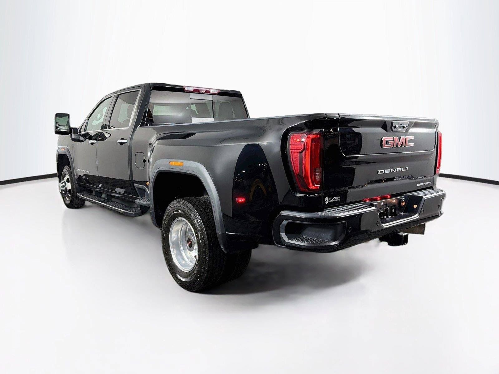 Used 2023 GMC Sierra 3500 Denali w/ Technology Package AWD/4WD image 9