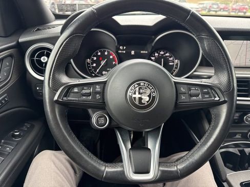 Used 2022 Alfa Romeo Stelvio Ti AWD/4WD image 12