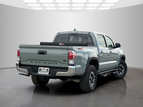 Used 2022 Toyota Tacoma TRD Off-Road image 5