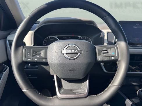 Used 2025 Nissan Rogue SV image 12