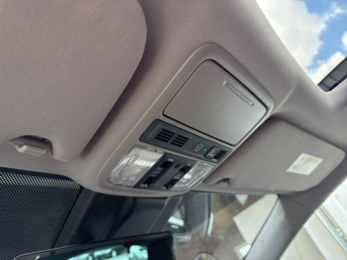 Used 2018 Honda Odyssey Elite image 24