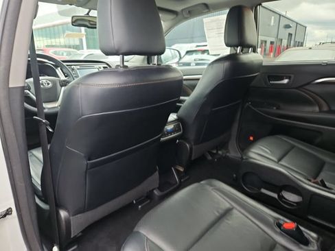 Used 2016 Toyota Highlander Limited AWD/4WD image 16