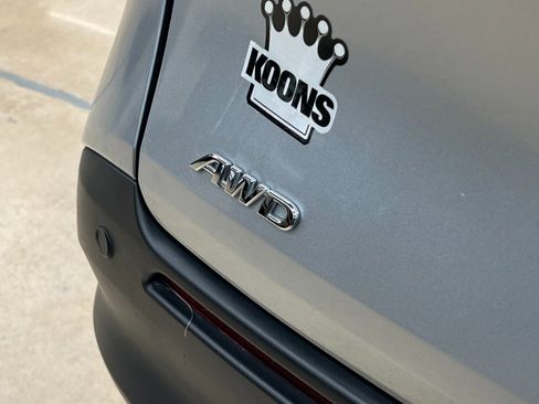 Used 2023 Toyota Sienna XLE image 14