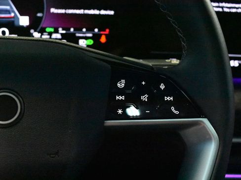 Certified 2025 Audi Q5 2.0T Premium w/ Convenience Package image 9