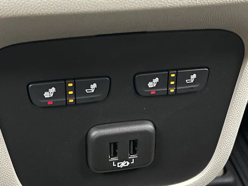 Used 2020 GMC Terrain Denali w/ Denali Premium Package AWD/4WD image 6