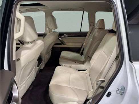 Used 2018 Lexus GX 460 image 10