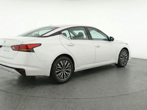 Used 2025 Nissan Altima 2.5 SV image 9