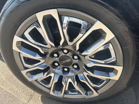 Used 2023 GMC Yukon Denali Ultimate image 30