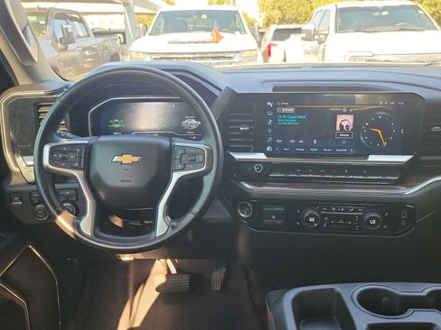 Used 2023 Chevrolet Silverado 1500 LT w/ Z71 Off-Road Package AWD/4WD image 14