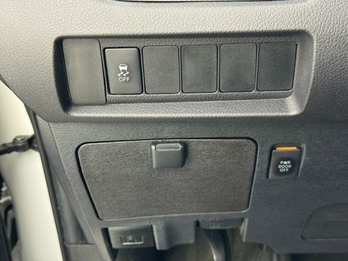 Used 2019 Toyota Sienna SE image 15