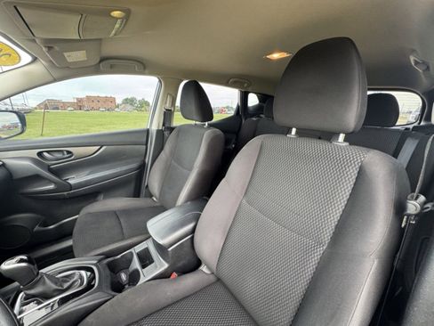 Used 2019 Nissan Rogue Sport S image 2