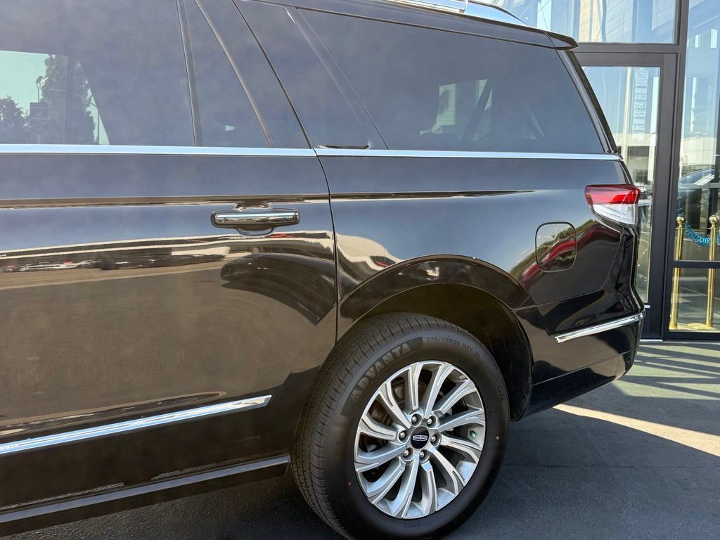 Used 2022 Lincoln Navigator L 4WD image 7