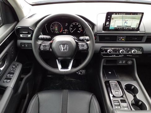 New 2025 Honda Pilot Touring image 13