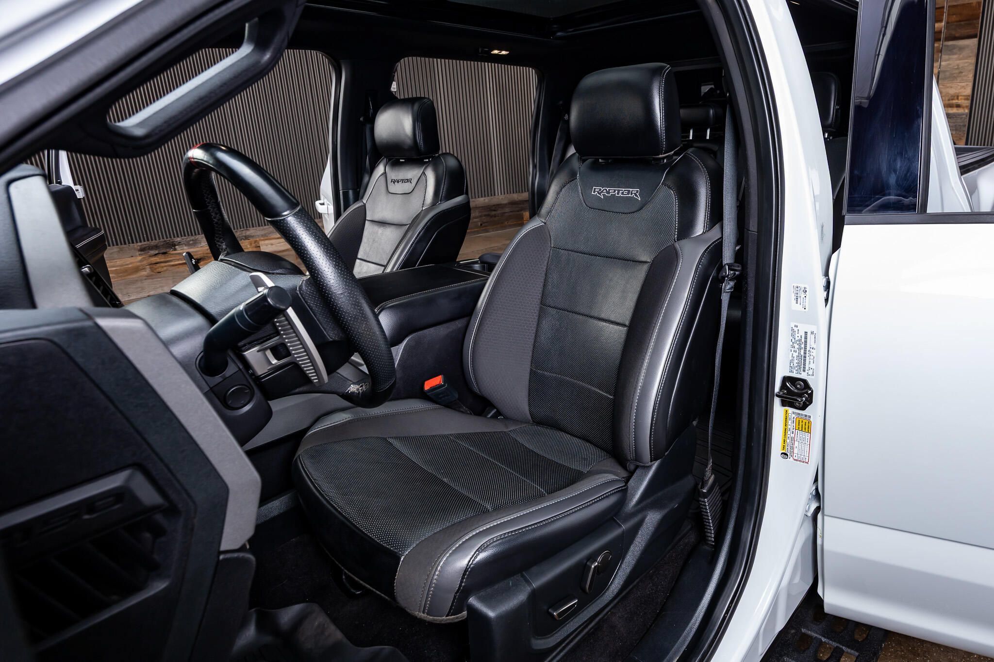Used 2019 Ford F150 Raptor w/ Equipment Group 802A Luxury AWD/4WD image 26