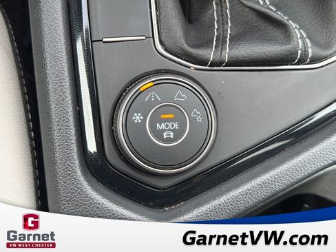 Certified 2025 Volkswagen Taos SE image 36