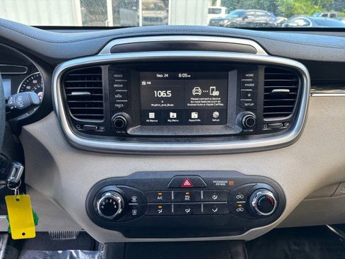 Used 2019 Kia Sorento LX image 19