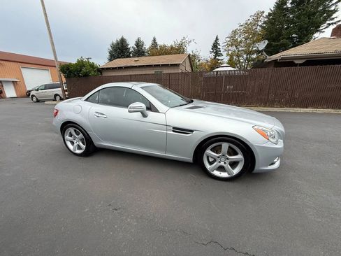 Used 2015 Mercedes-Benz SLK 250 image 4