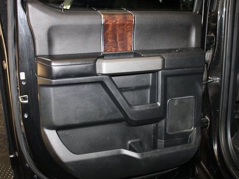 Used 2015 Ford F150 Platinum image 28