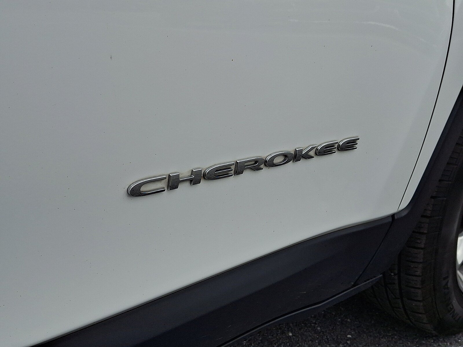 Used 2014 Jeep Cherokee Limited w/ Luxury Group AWD/4WD image 32