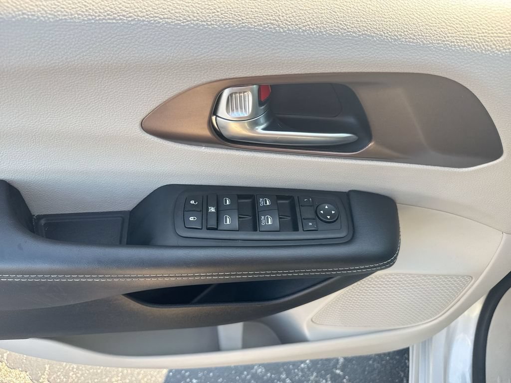 Used 2023 Chrysler Voyager LX FWD image 24