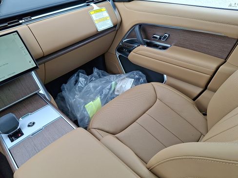 New 2025 Land Rover Range Rover SE image 14