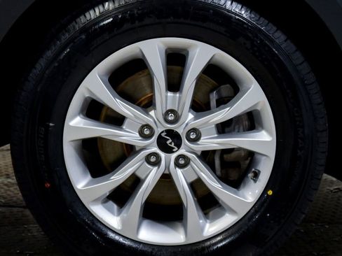 Used 2022 Kia Telluride LX AWD/4WD image 16