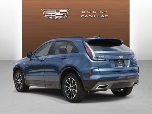 Used 2025 Cadillac XT4 Sport w/ Technology Package image 3